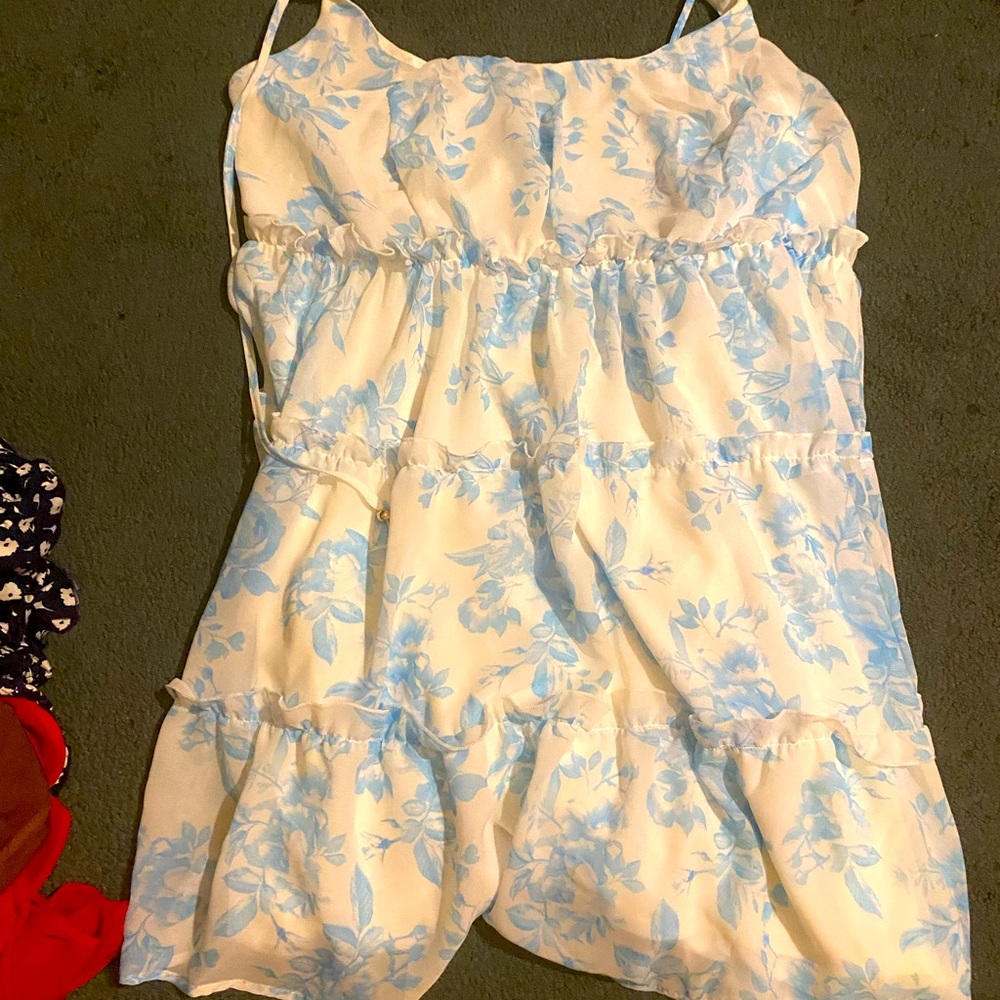 Flowy ruffle white and blue dress